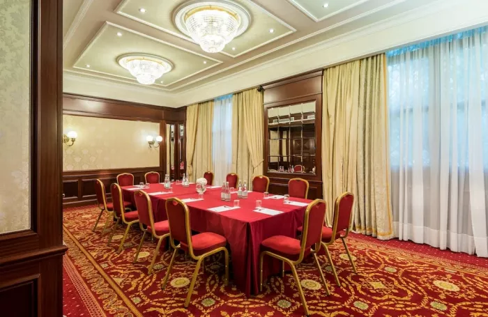 Отель"Leonardo Hotel Milan City Center 4*"