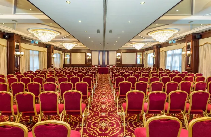 Отель"Leonardo Hotel Milan City Center 4*"