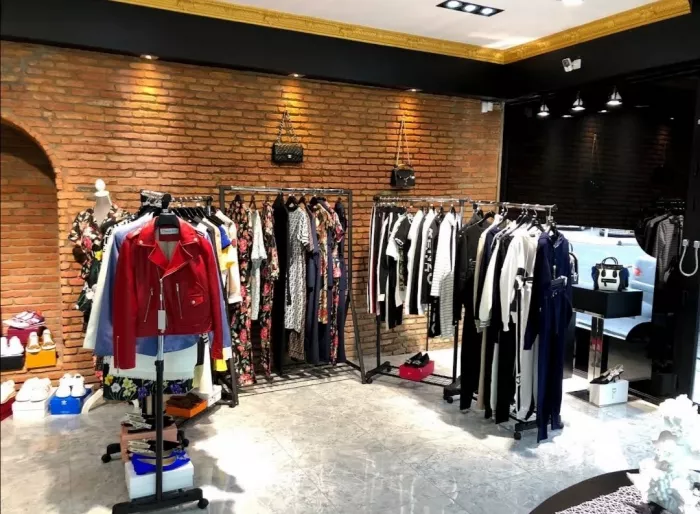 La Mode შოურუმი ტანსაცმლის მაღაზია (Магазин одежды "La Mode ShowRoom")