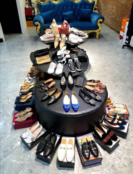 La Mode შოურუმი ტანსაცმლის მაღაზია (Магазин одежды "La Mode ShowRoom")