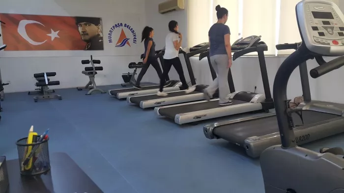 Спортивный комплекс "Muratpaşa Belediyesi Süleyman Evcilmen Spor ve Sergi Salonu"