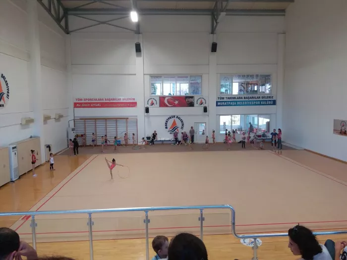 Спортивный комплекс "Muratpaşa Belediyesi Süleyman Evcilmen Spor ve Sergi Salonu"