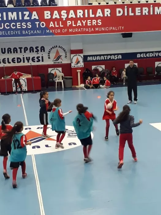 Спортивный комплекс "Muratpaşa Belediyesi Süleyman Evcilmen Spor ve Sergi Salonu"