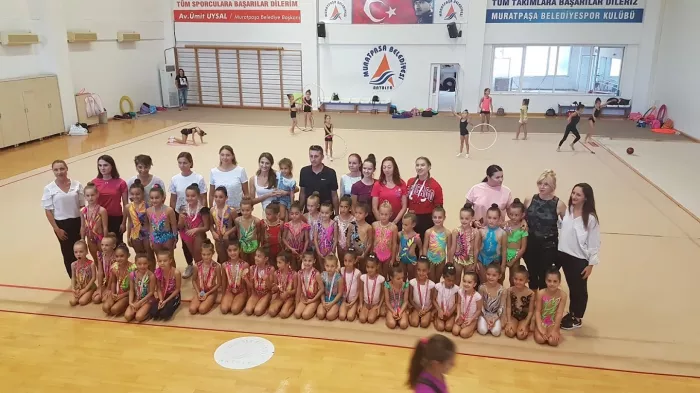 Спортивный комплекс "Muratpaşa Belediyesi Süleyman Evcilmen Spor ve Sergi Salonu"