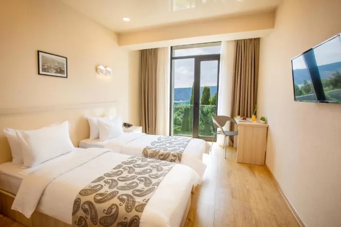 Отель "Iveria Inn"(სასტუმრო "იბერია ინნ")