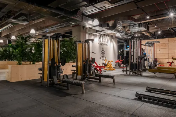 Фитнес-клуб "Gold's Gym"