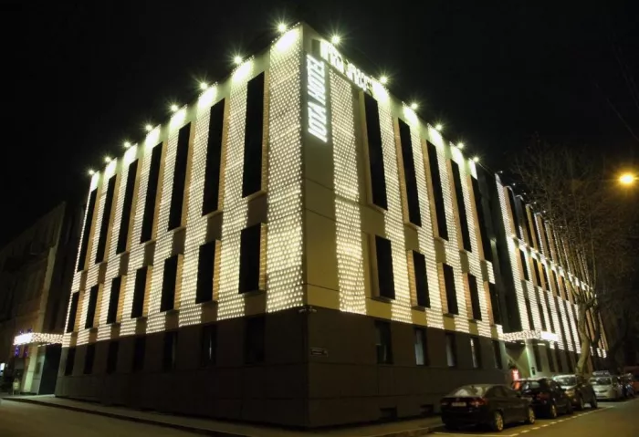 Отель "IOTA Tbilisi" (სასტუმრო "იოტა თბილისი")