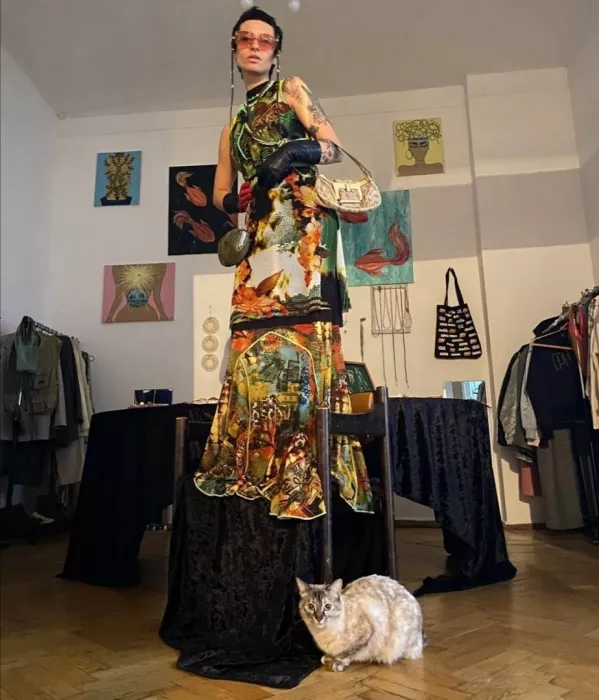 Магазин молодёжной одежды "Zona Concept Store" (ახალგაზრდული ტანსაცმლის მაღაზია "ზონის კონცეფციის მაღაზია")