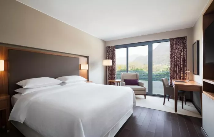 Отель "Sheraton Lake Como  "