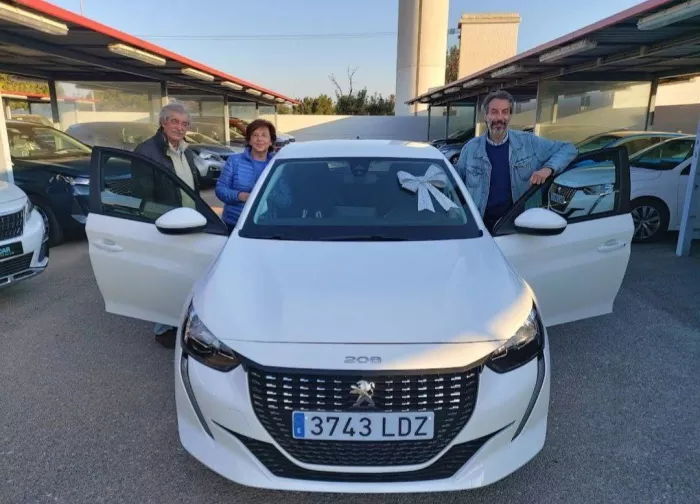 Автосалон "Peugeot Grup Marcos - Auto Crespo - Santa Faç"