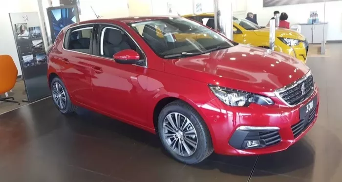 Автосалон "Peugeot Grup Marcos - Auto Crespo - Santa Faç"