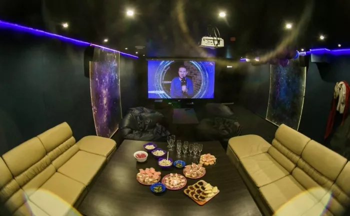 Кино-кафе "Lounge room"