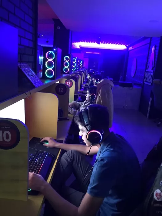 Компьютерный клуб "METRO INTERNET"