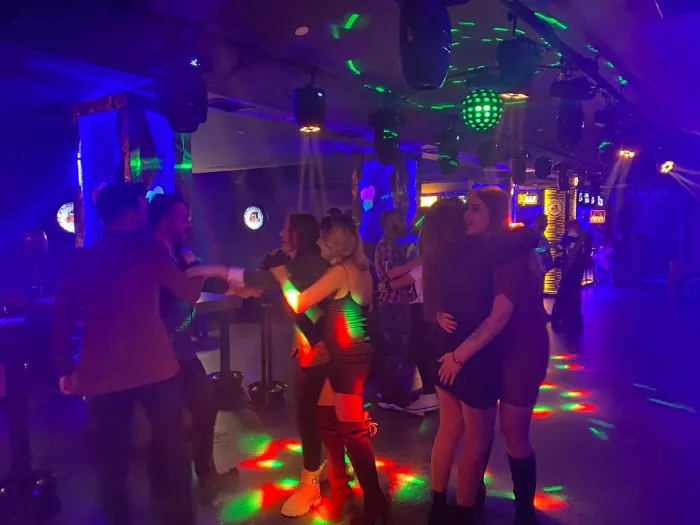 Ночной клуб "Kamyon Disco Night Club"