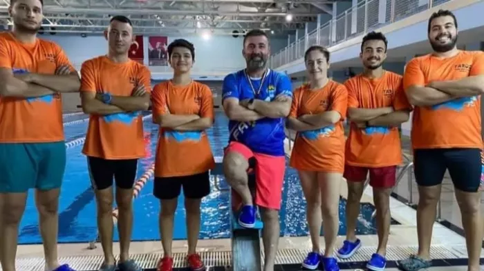 Школа плавания "FAROZ YÜZME KULÜBÜ"