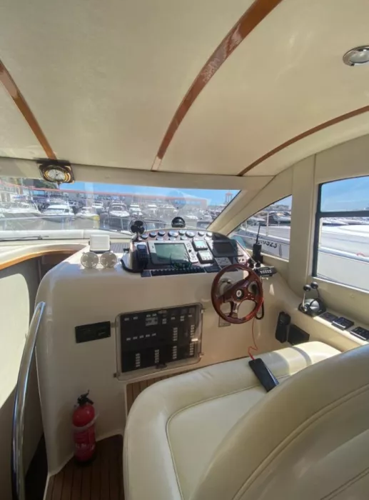Яхта RODMAN 38 FLY