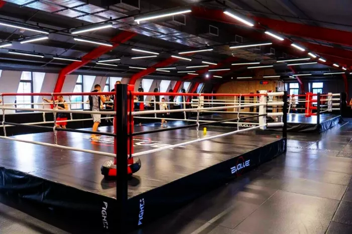 Спортивный клуб "Evolve Gym".