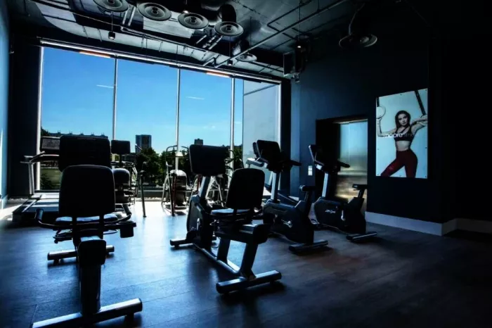 Фитнес клуб "Encore Fitness".