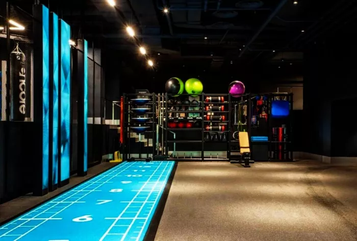 Фитнес клуб "Encore Fitness".