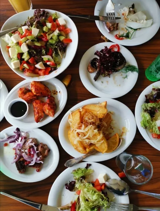 Ресторан "Bagineti Bar and Grill" (ბაგინეთის ბარი და გრილის რესტორანი)