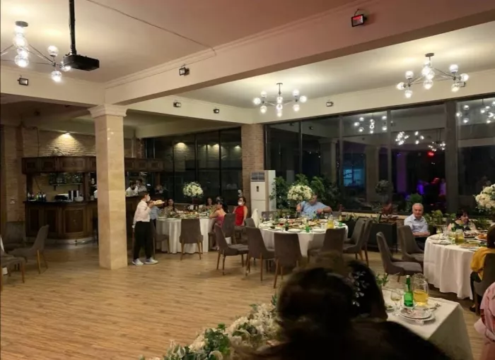 Ресторан "Bagineti Bar and Grill" (ბაგინეთის ბარი და გრილის რესტორანი)