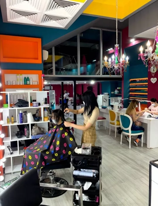 Салон красоты "Nail Studio Woman's Secret" (სილამაზის სალონი "ფრჩხილის სტუდია ქალის საიდუმლო")