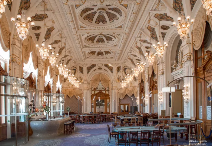 Казино "Café de Paris".