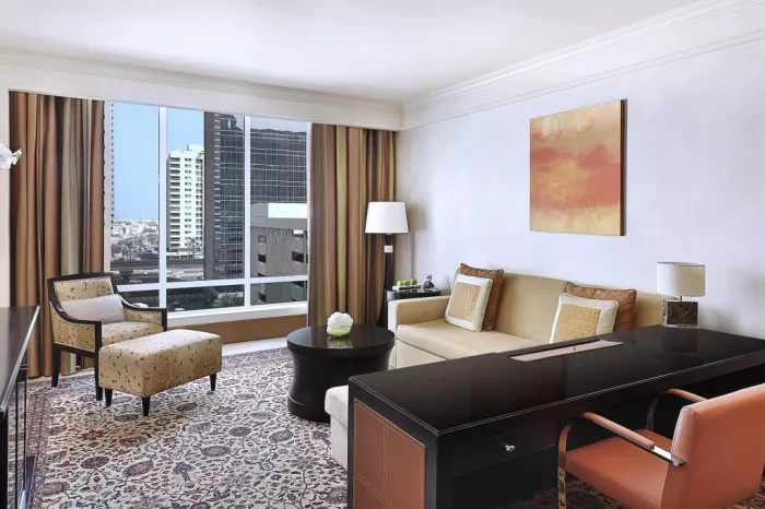 Отель "The Ritz-Carlton Executive Residences" 5*