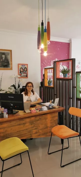 Стоматолог "Diş Hekimi Işılay Dursun"