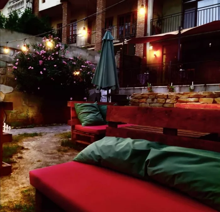 Ресторан "Check-In Garden" (რესტორანი "Check-In Garden")