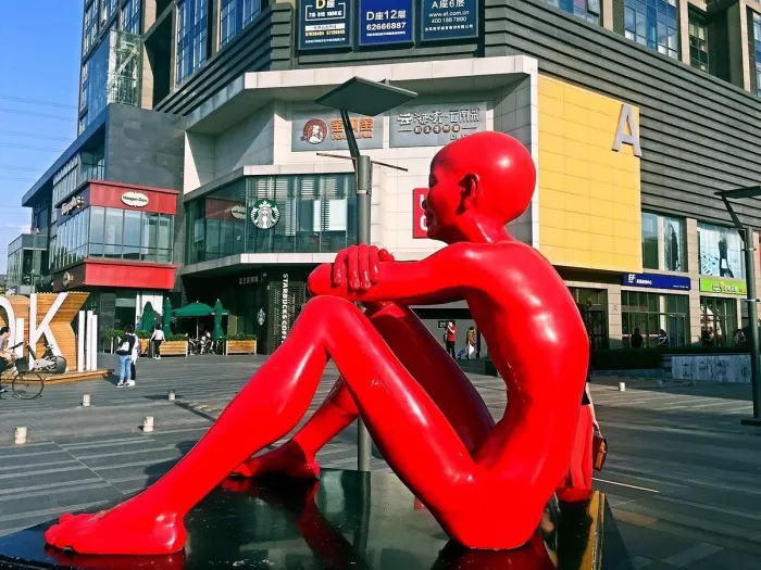 Торговый центр ,,Hualian Commercial Building (Wudaokou)’’
