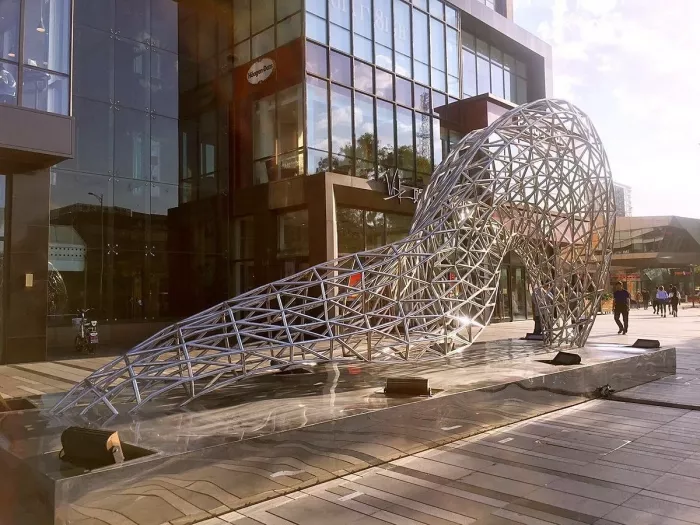Торговый центр ,,Hualian Commercial Building (Wudaokou)’’