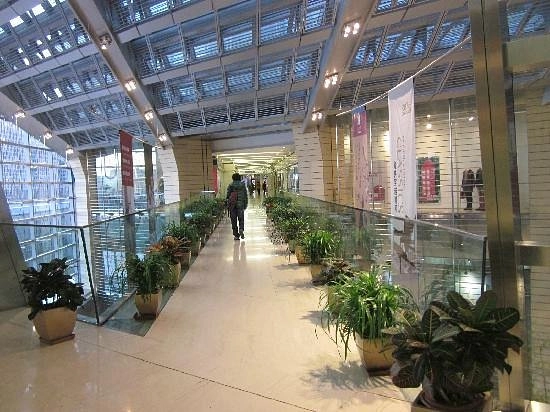 Торговый центр ,,Huamao Place''