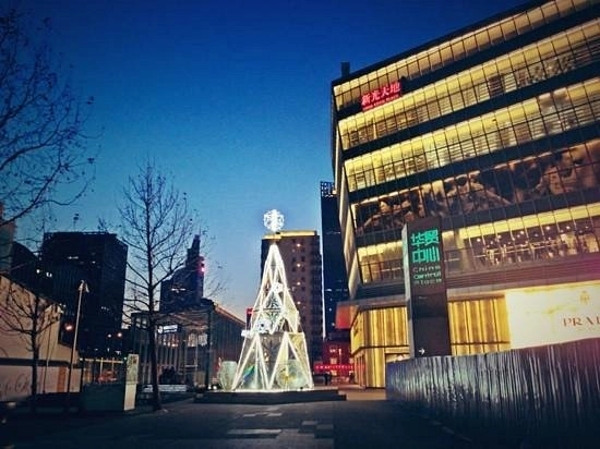 Торговый центр ,,Huamao Place''