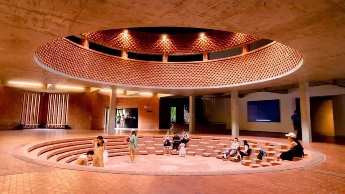 Музей «Red Brick Art Museum»