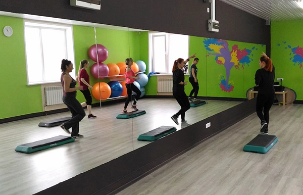 Фитнес-клуб "E-motion".