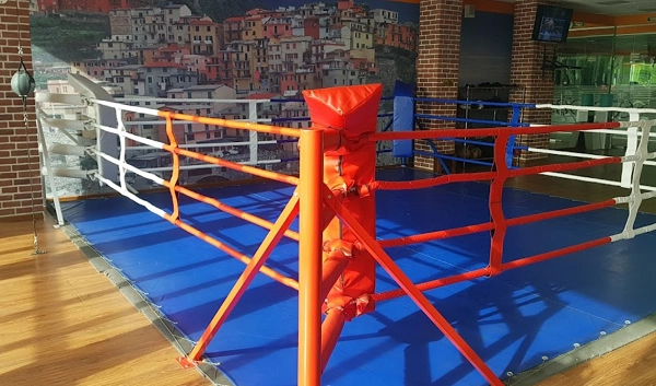 Оздоровительный центр "Gold’s Fitness".