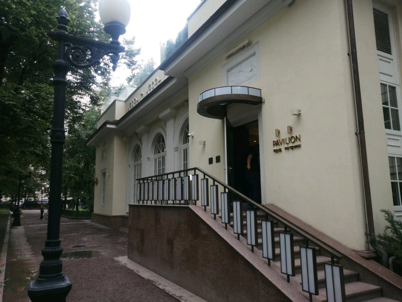 Ресторан "Erwin. Патрики Павильон Пруд".
