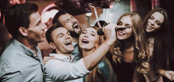 Караоке-клуб "Hamilton Lounge Bar".