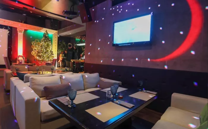 Караоке-клуб "Hamilton Lounge Bar".
