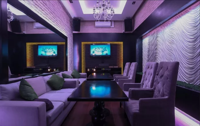 Караоке-клуб "Hamilton Lounge Bar".