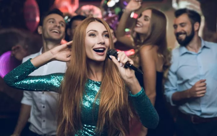 Караоке-клуб "Hamilton Lounge Bar".