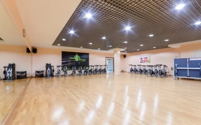 Фитнес клуб "XFIT".