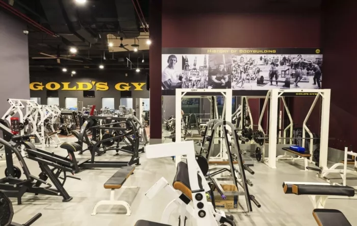 Фитнес-клуб "Gold's Gym". 