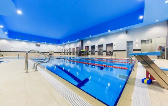 Фитнес-клуб "Gold's Gym". 