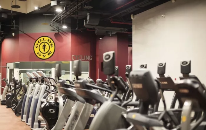 Фитнес-клуб "Gold's Gym". 