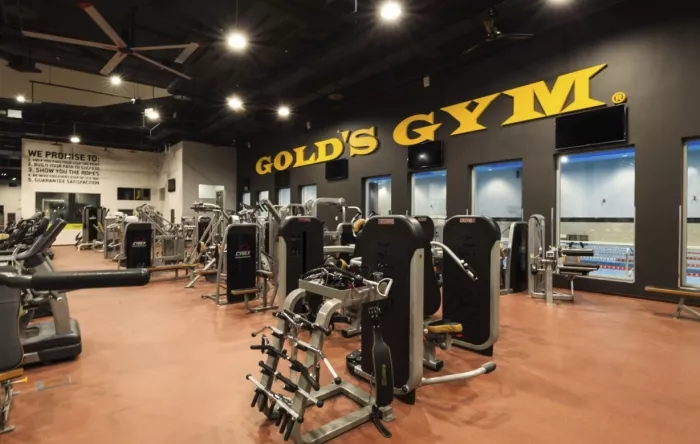 Фитнес-клуб "Gold's Gym". 