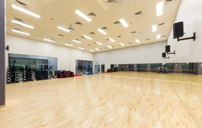Фитнес-клуб "Gold's Gym". 