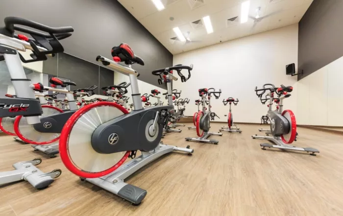 Фитнес-клуб "Gold's Gym". 