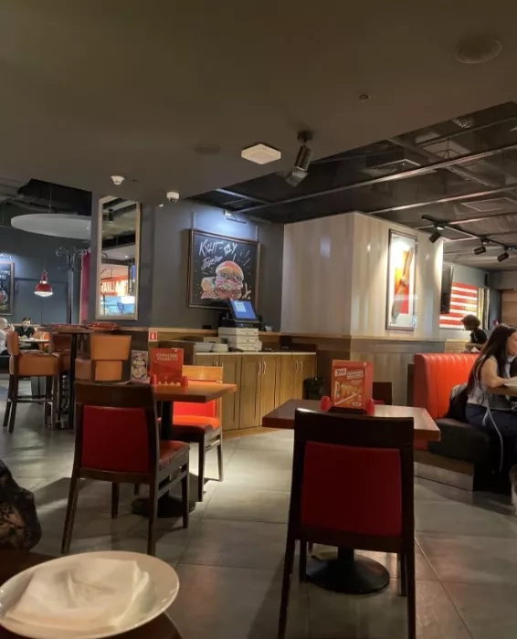 Ресторан американской кухни "Tgi fridays".